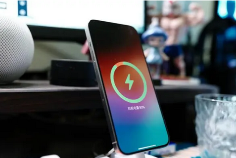 徐水苹果15换屏服务分享用什么充电器给iPhone15充电更好 